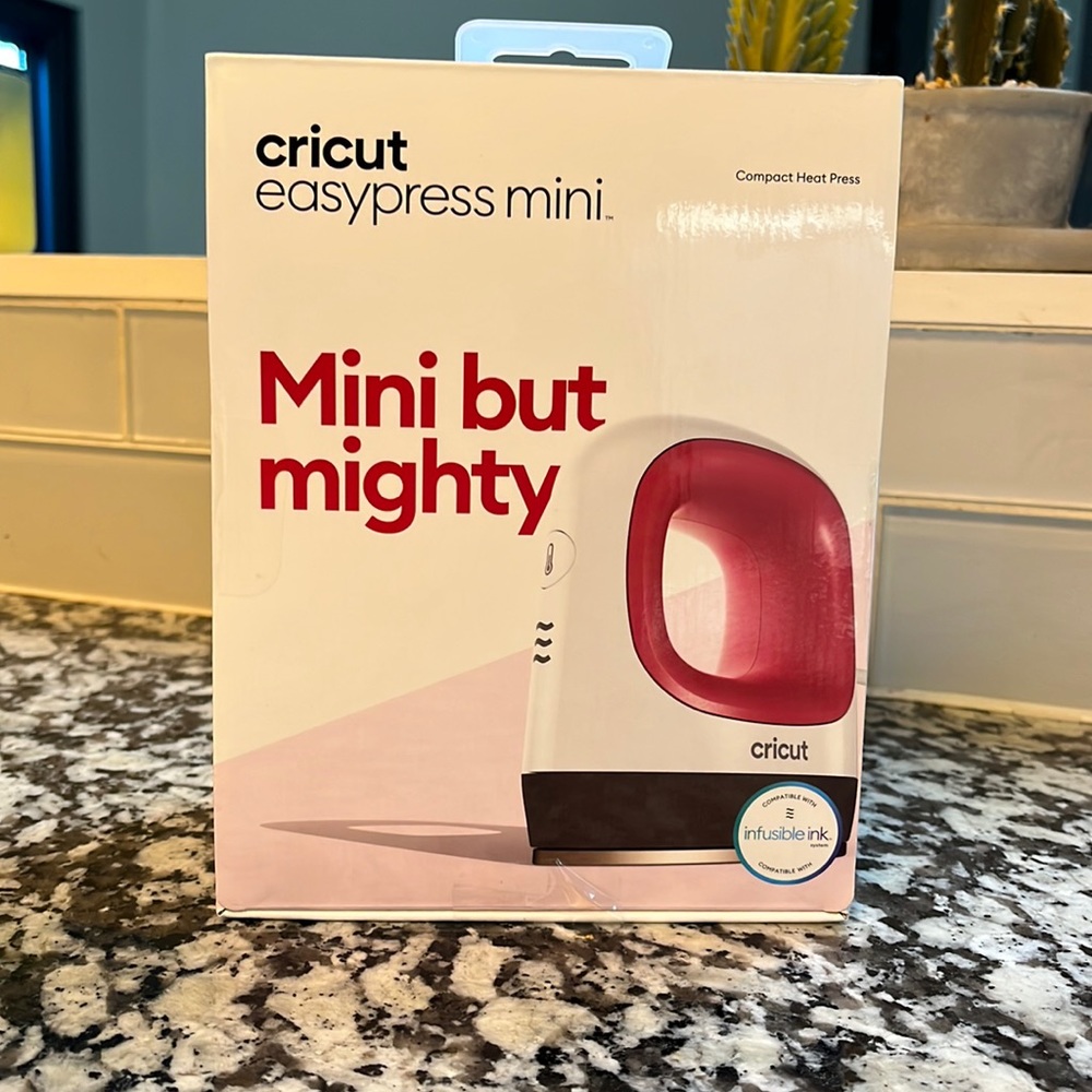 Brand New  Cricut Easypress Mini